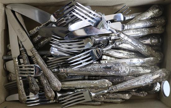 A quantity of late 20th century Queens pattern silver handled cutlery, including tea knives, preserve servers and dessert forks,